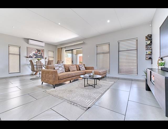 3 BEDROOM DUPLEX FOR SALE IN CROWTHORNE AH